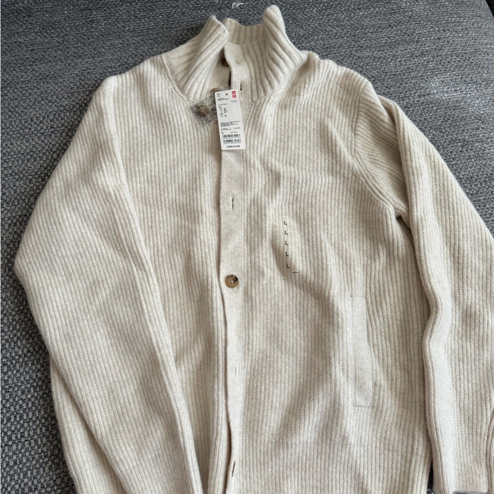 Uniqlo Men's Beige Ribbed Sweater
